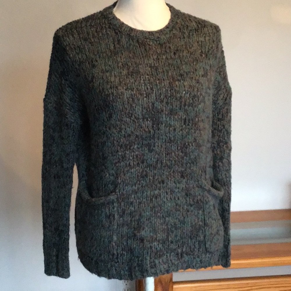 BETWEEN ME & YOU WOOL SWEATER
